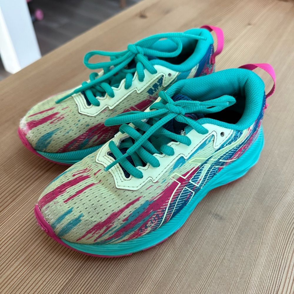Girls, ASIC, tennis shoes size 1